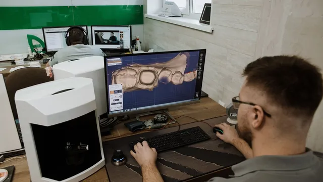 Digitaal ontwerp van een tandtechnisch werkstuk in CAD-software